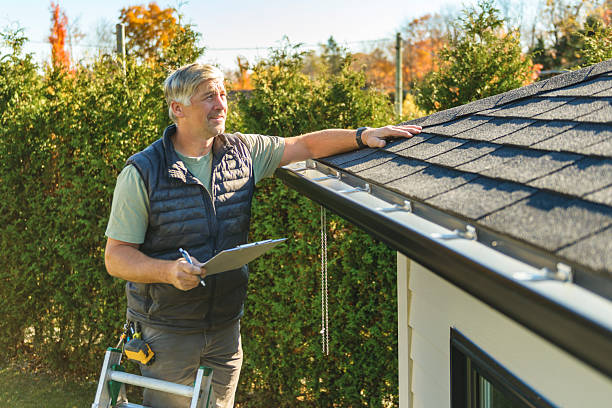 Professional Emergency Roof Repair technician working in Edelstein, IL
